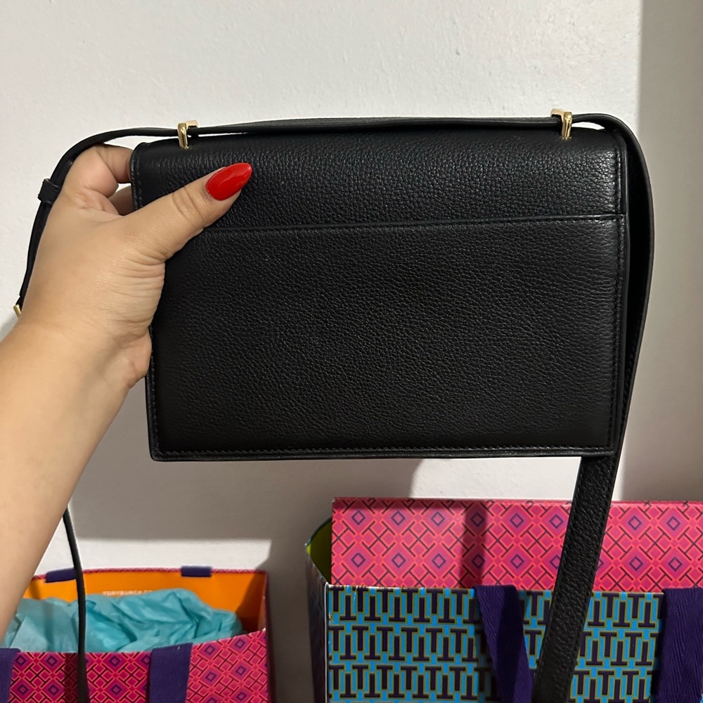 LIMITED EDITION SHOULDER BAG - TORY BURCH 
Black Leather Crossbody Bag - Picture 5 of 9